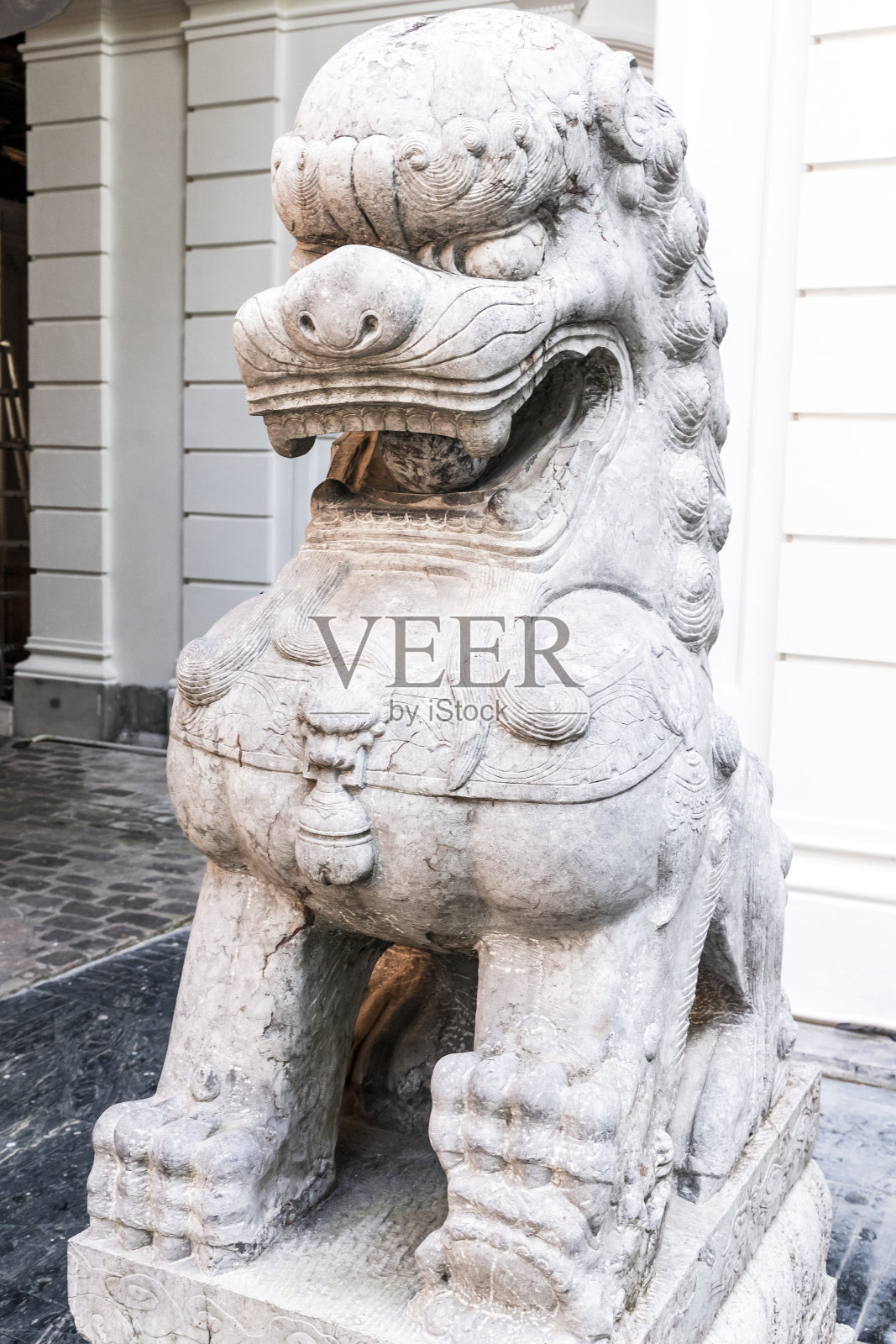 科伦坡Gangaramaya寺庙的石雕狮子雕像照片摄影图片