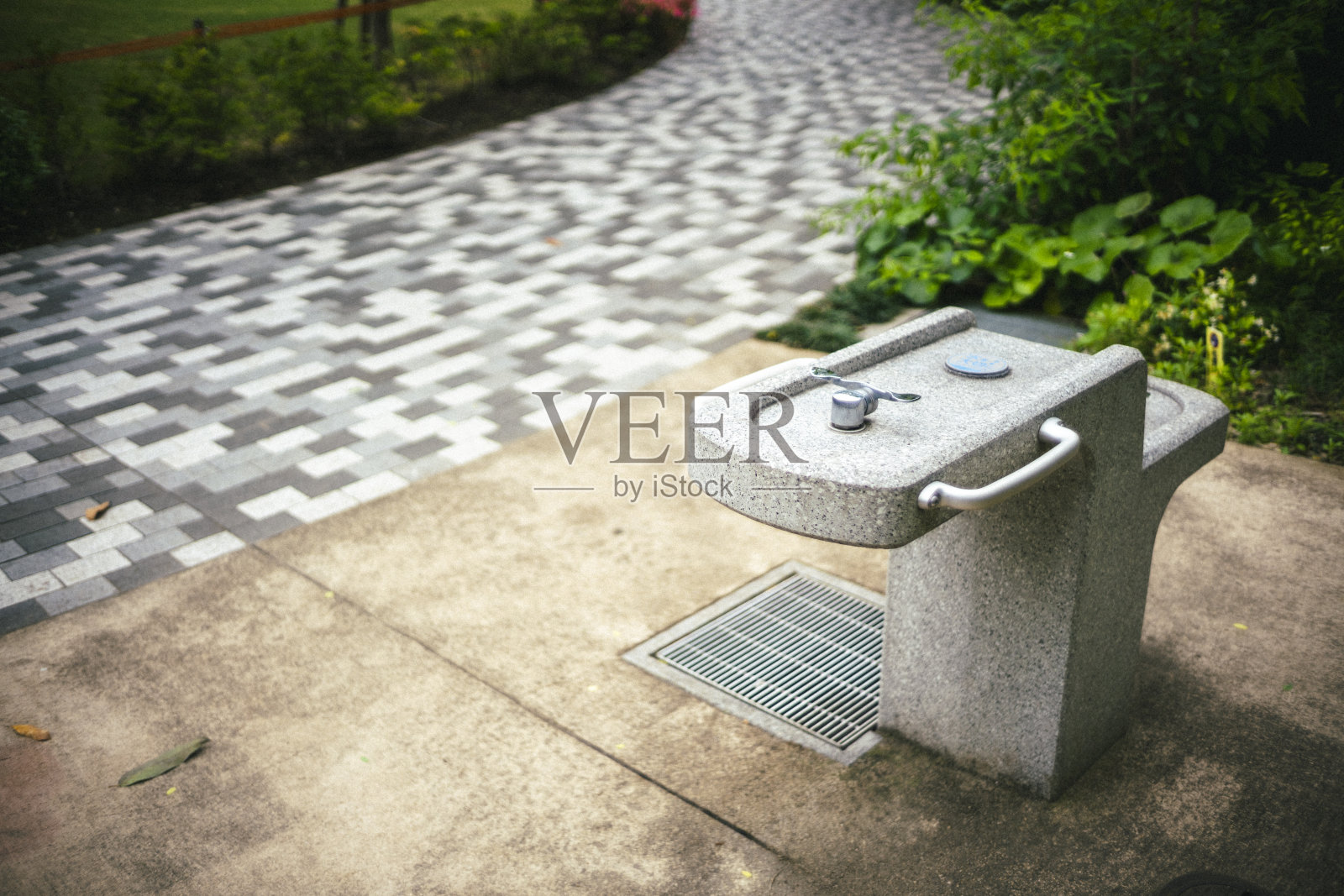 日本公园里的饮水机(饮水机)照片摄影图片