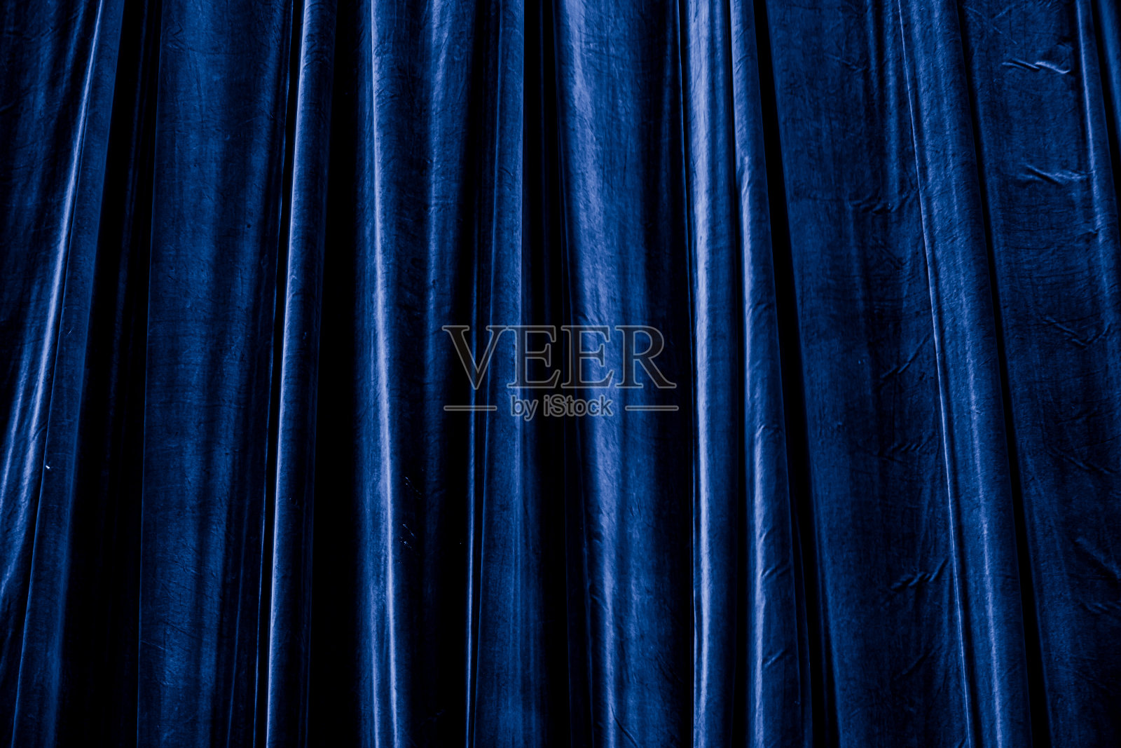 剧院背景中的蓝紫色幕布照片摄影图片
