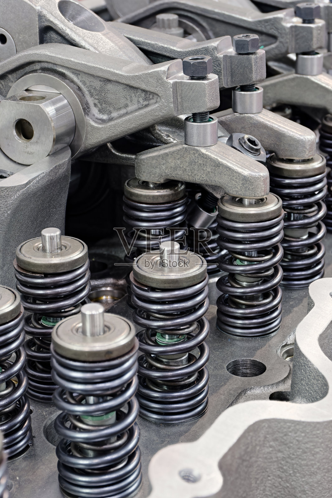 拆下盖子的内燃机缸盖照片摄影图片