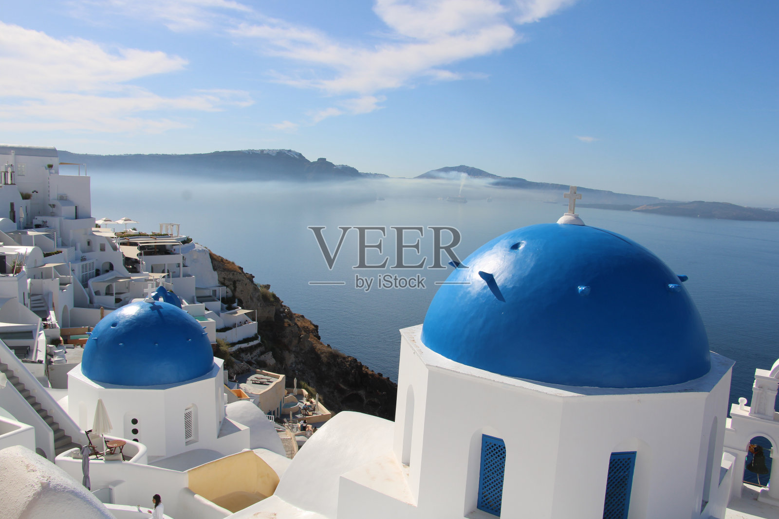 伊亚州的圣托里尼蓝圆顶照片摄影图片