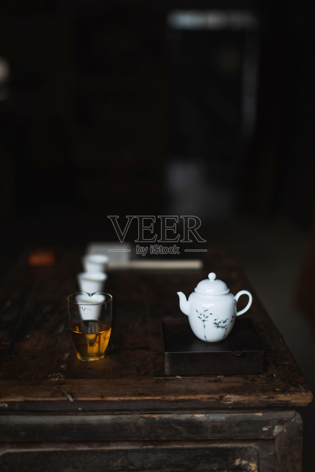 女人泡茶的图片，亚洲茶艺风格照片摄影图片