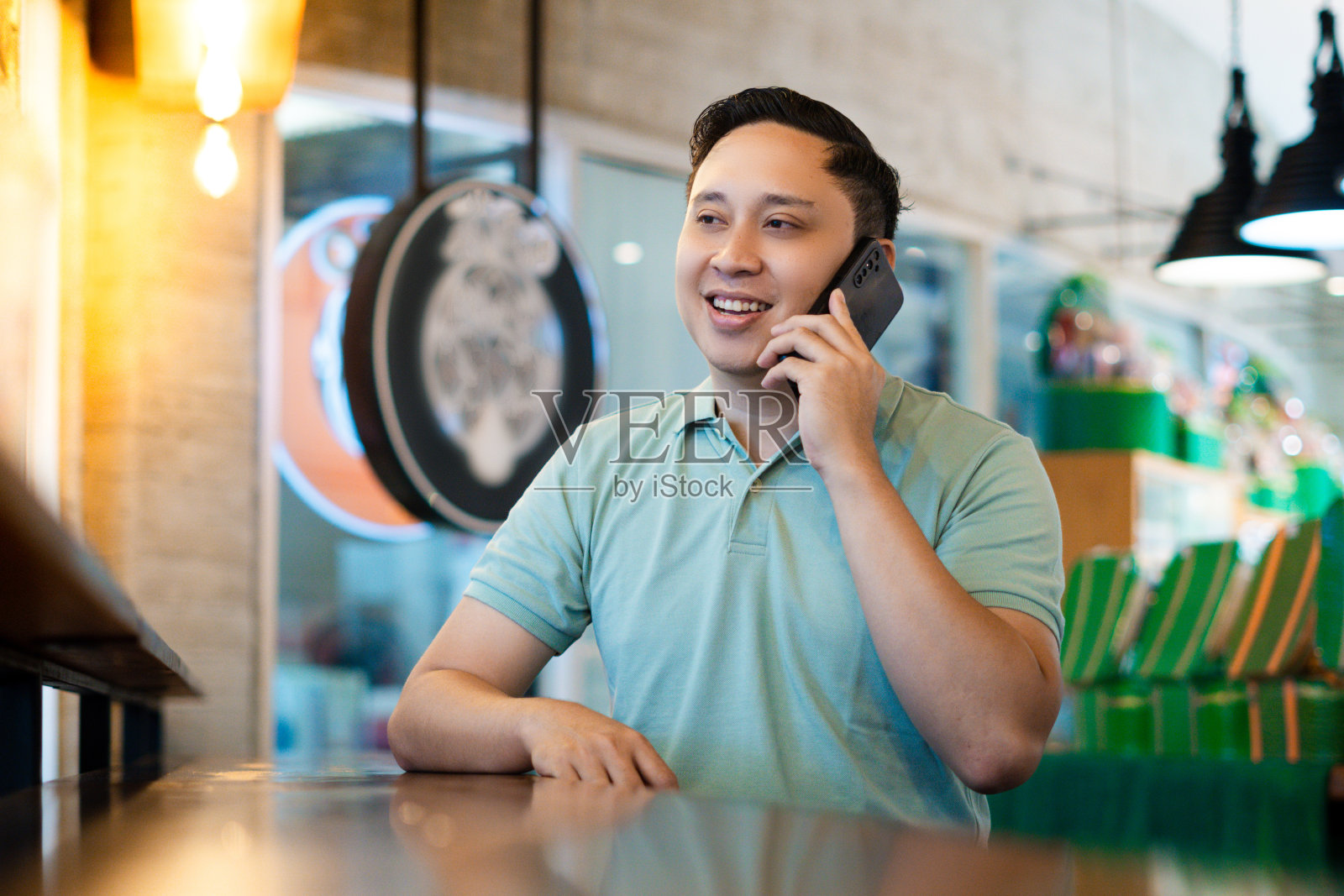 成年亚洲人的各种姿势照片摄影图片