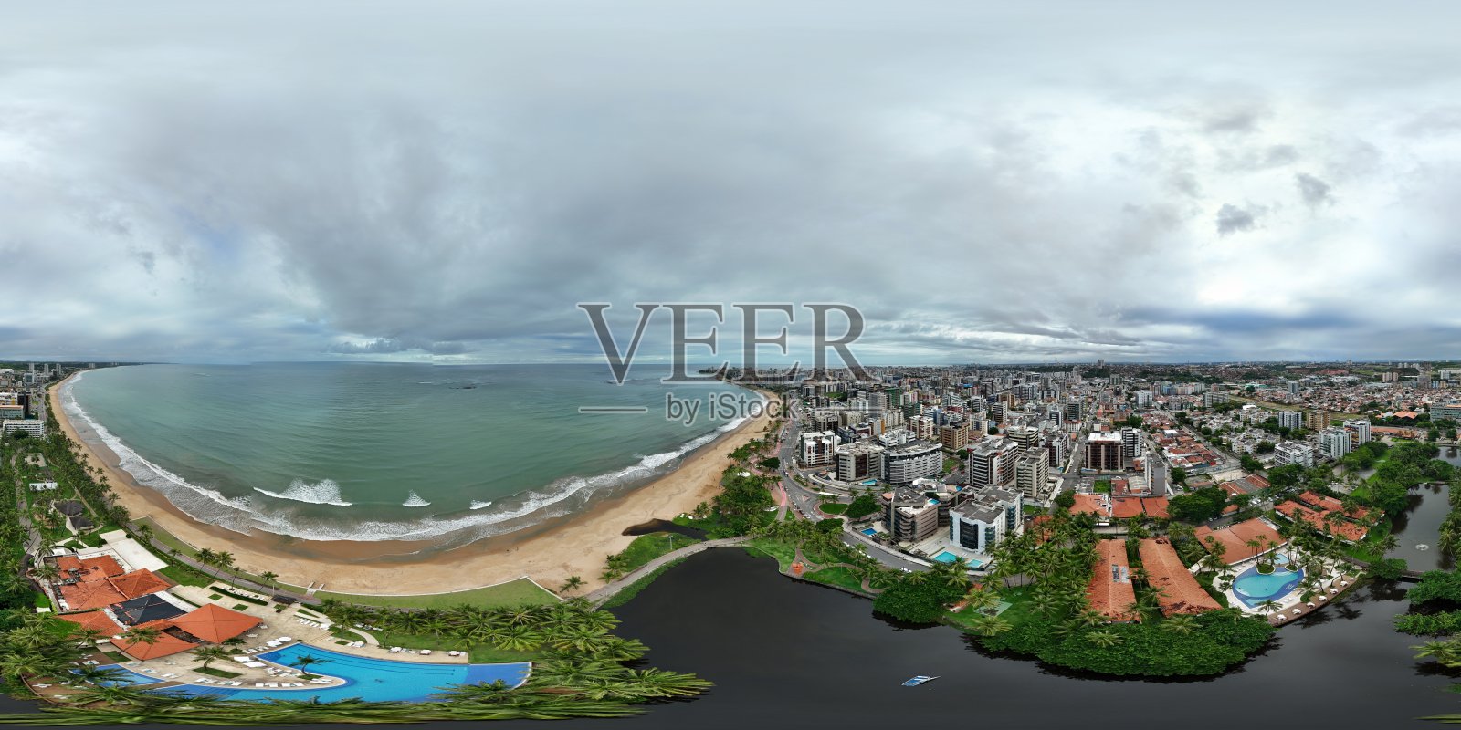 在巴西阿拉戈斯Maceió的Jatiúca海滩旁，用无人机拍摄的360度全景航拍照片照片摄影图片