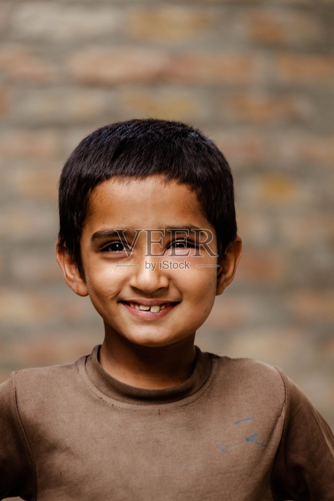 男孩脸肿照片摄影图片