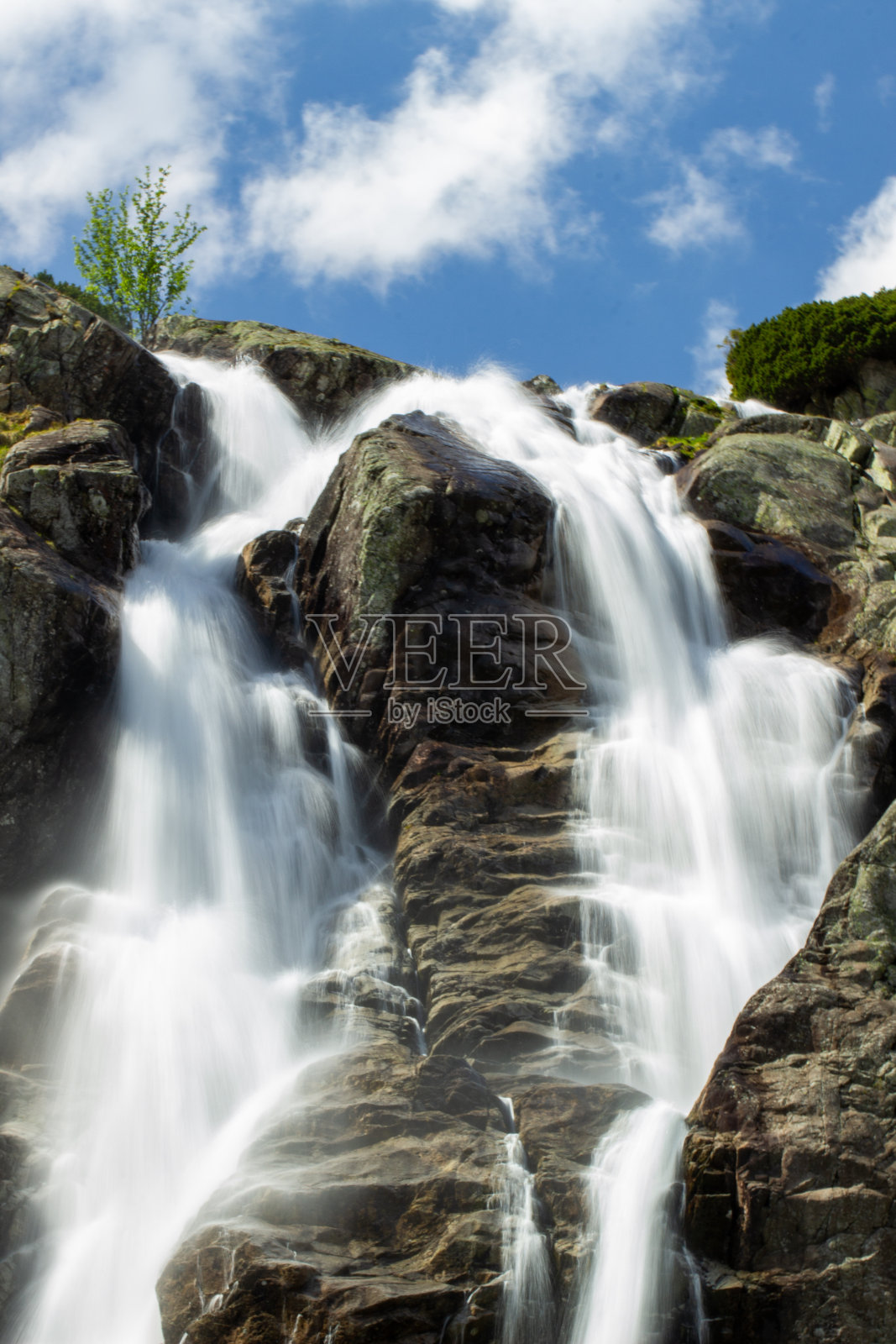 山上的河流，山上的瀑布，锡克拉瓦瀑布照片摄影图片
