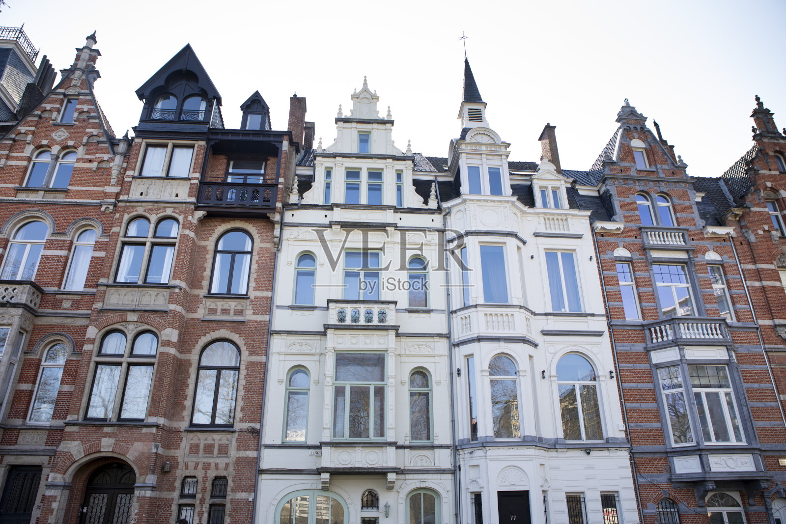 布鲁塞尔的一排住宅楼照片摄影图片