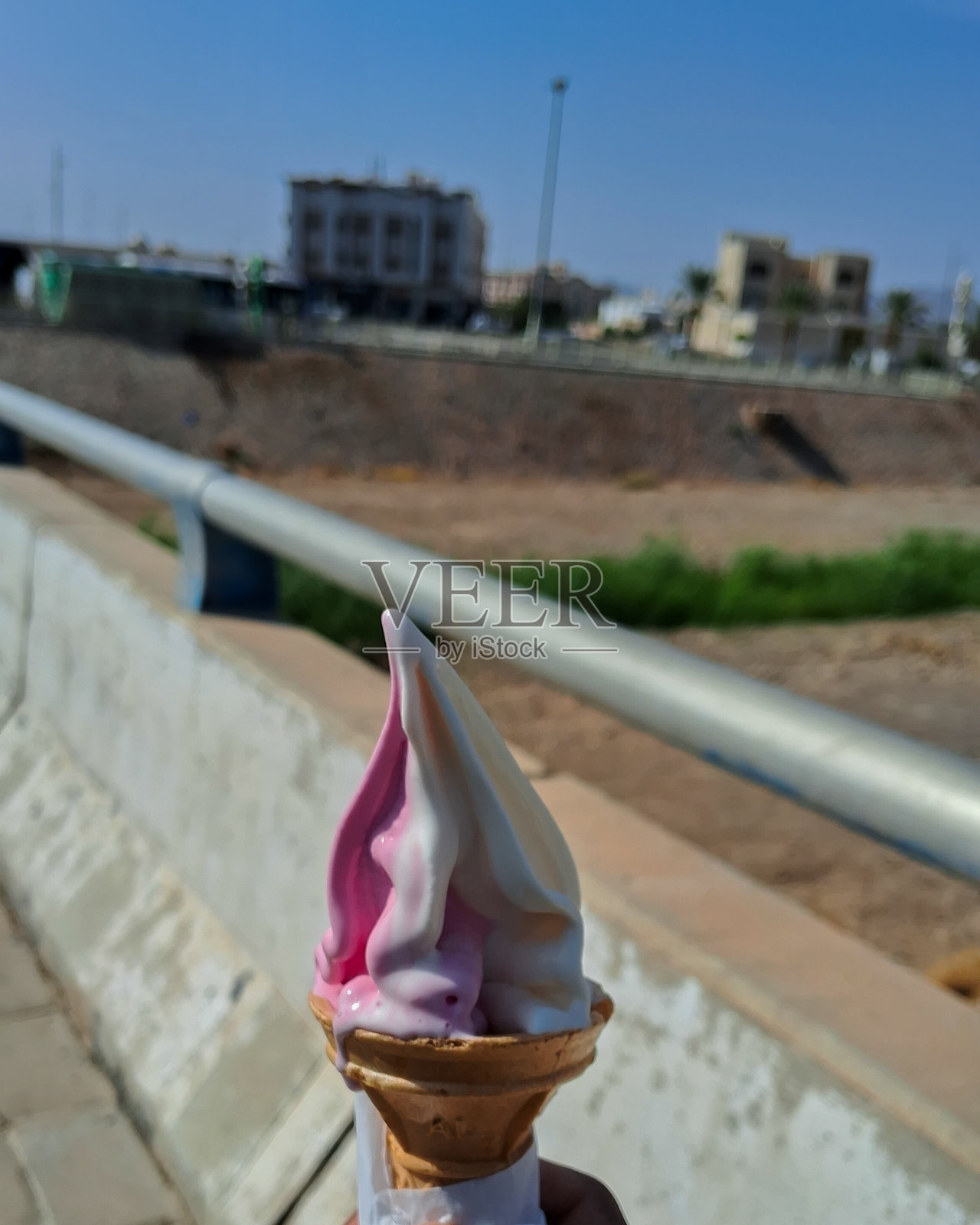 夏日冰淇淋照片摄影图片