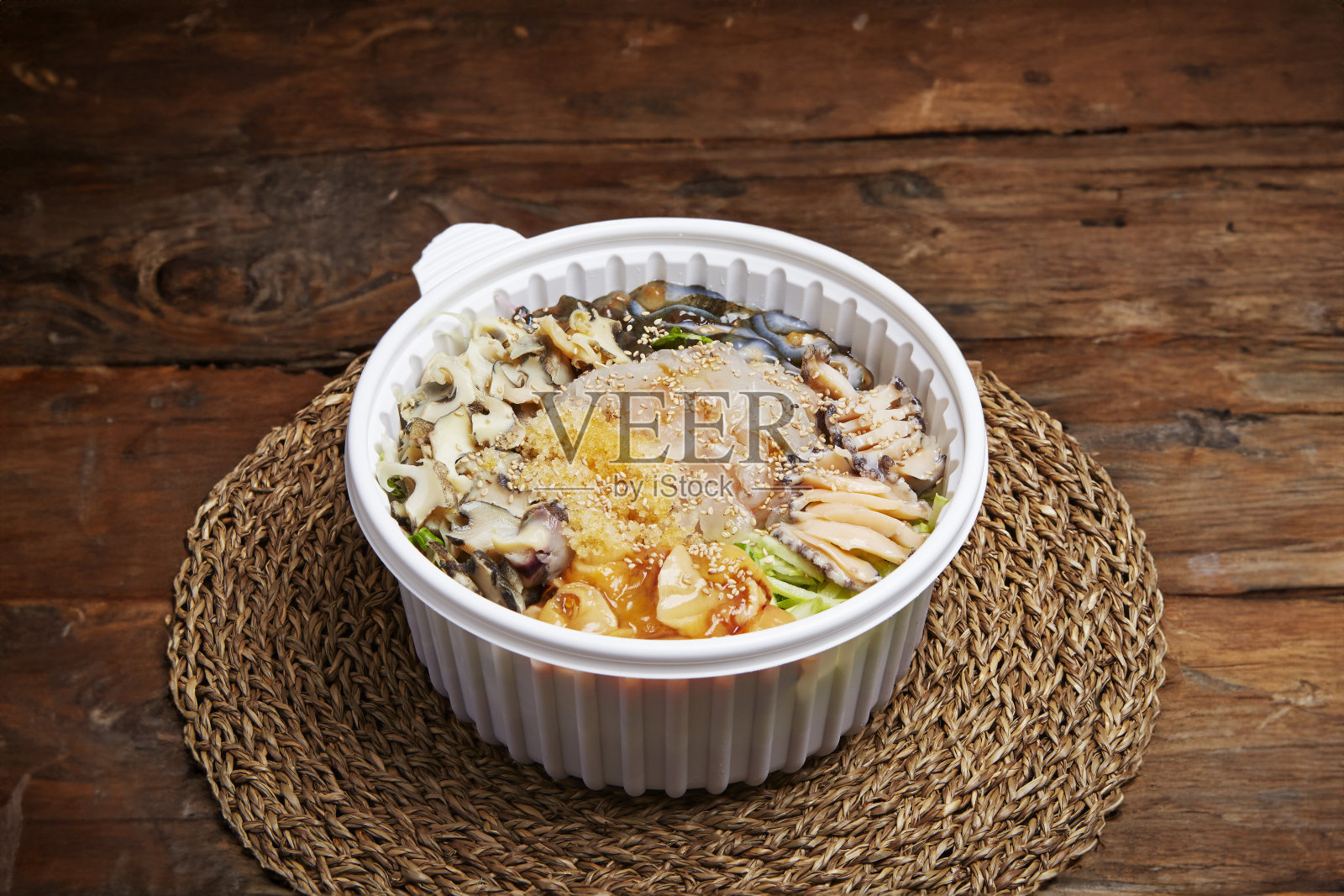 什锦冷生鱼汤照片摄影图片