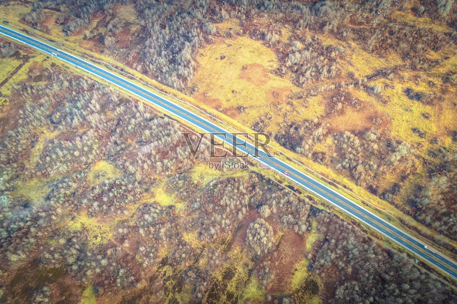 A1高速公路通过克罗地亚利卡地区鸟瞰图照片摄影图片