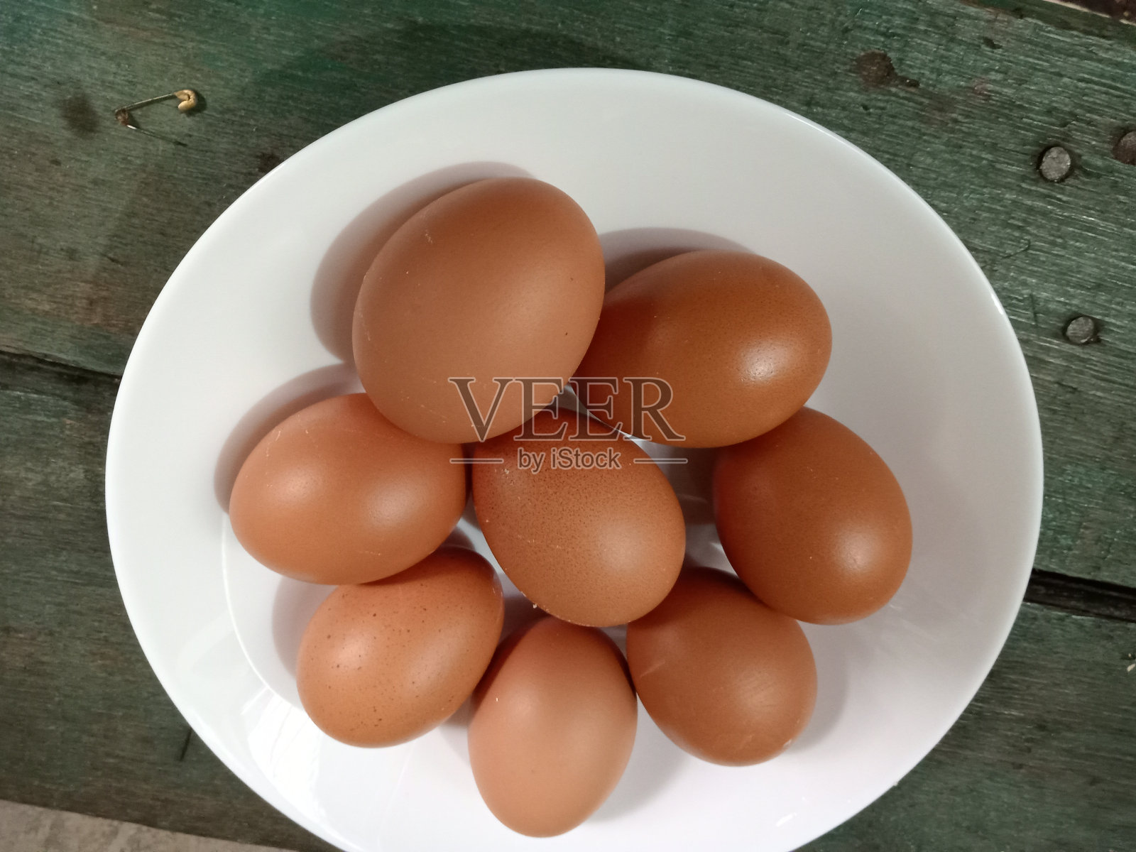 准备煮的生鸡蛋照片摄影图片