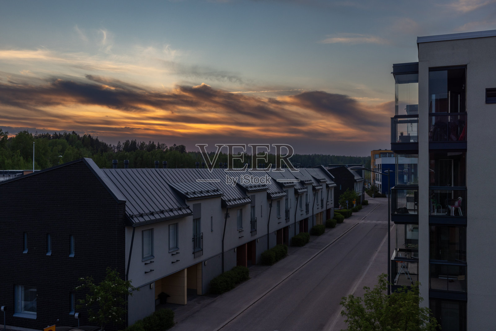 芬兰南部城市埃斯波壮观的日落照片摄影图片