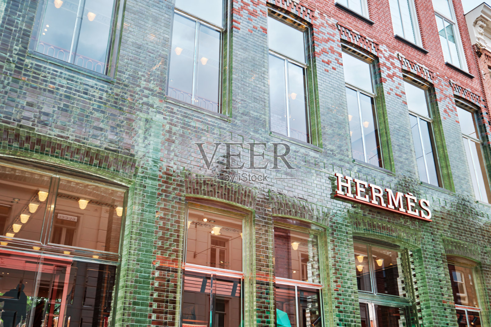 位于豪华购物街Hooftstraat的奢侈服装店Hermes。由MVRDV设计照片摄影图片