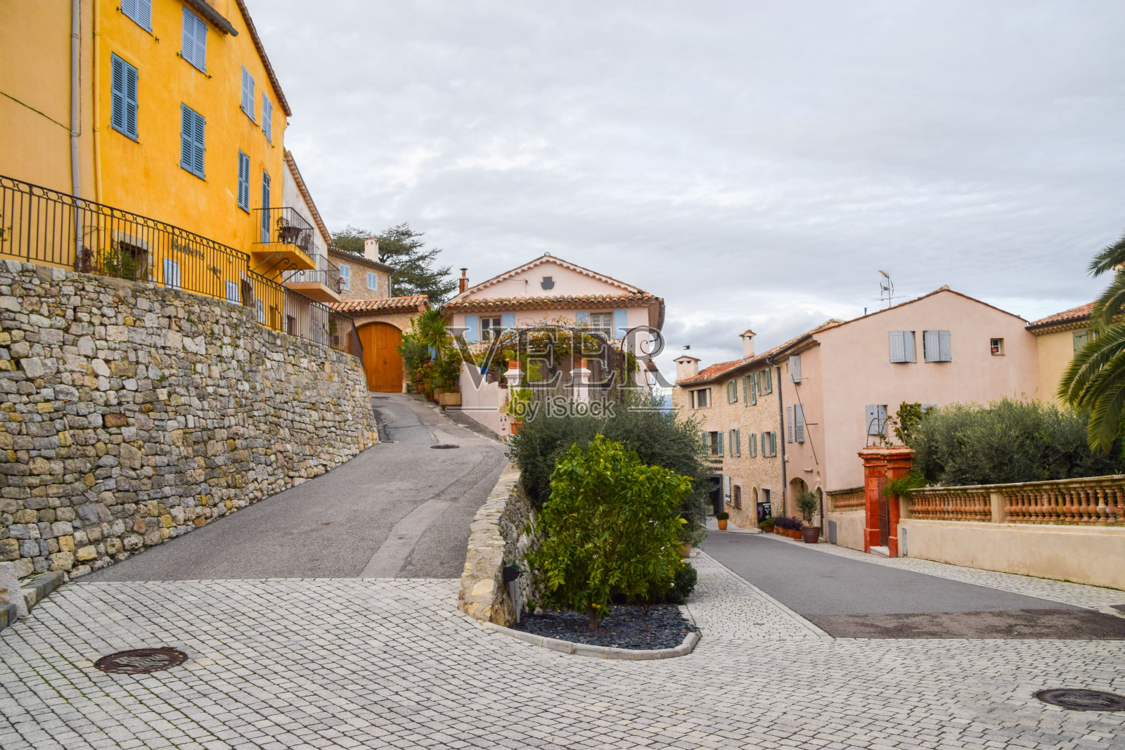 法国南部的穆金村照片摄影图片