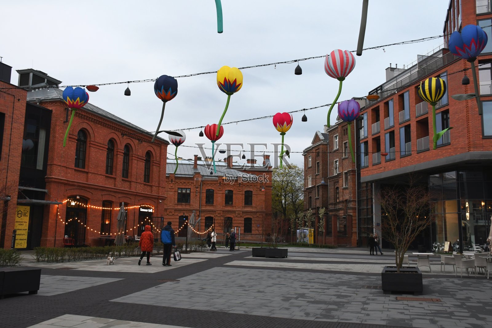 在波兰华沙的街道上照片摄影图片