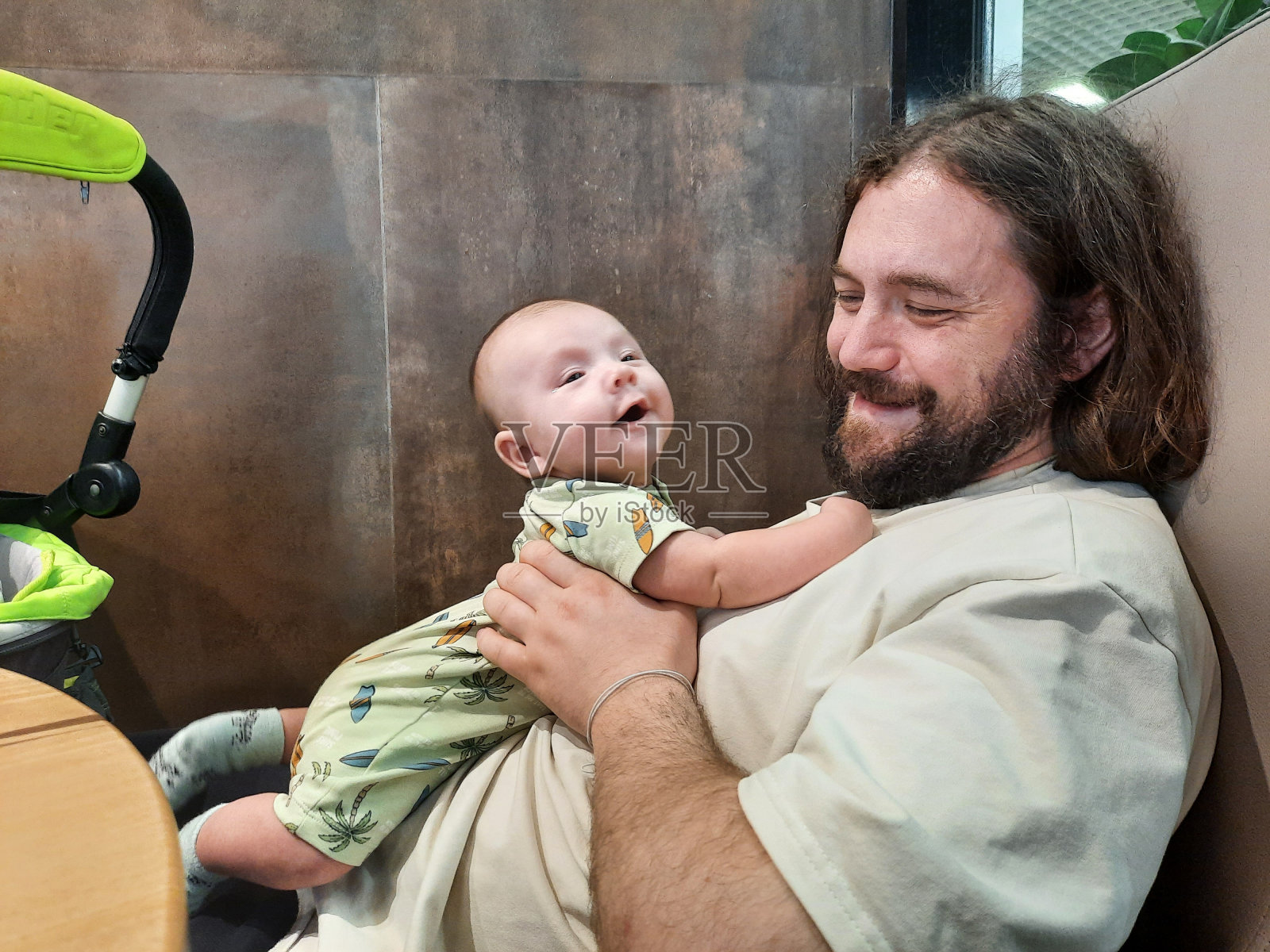 父子俩照片摄影图片