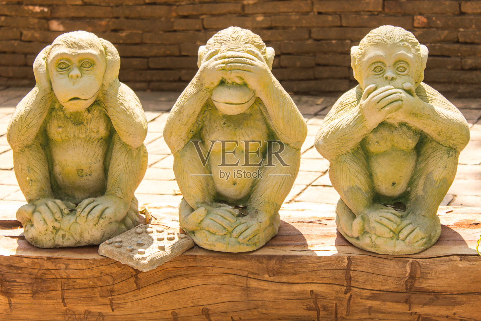 泰国寺庙里的猴子雕像照片摄影图片