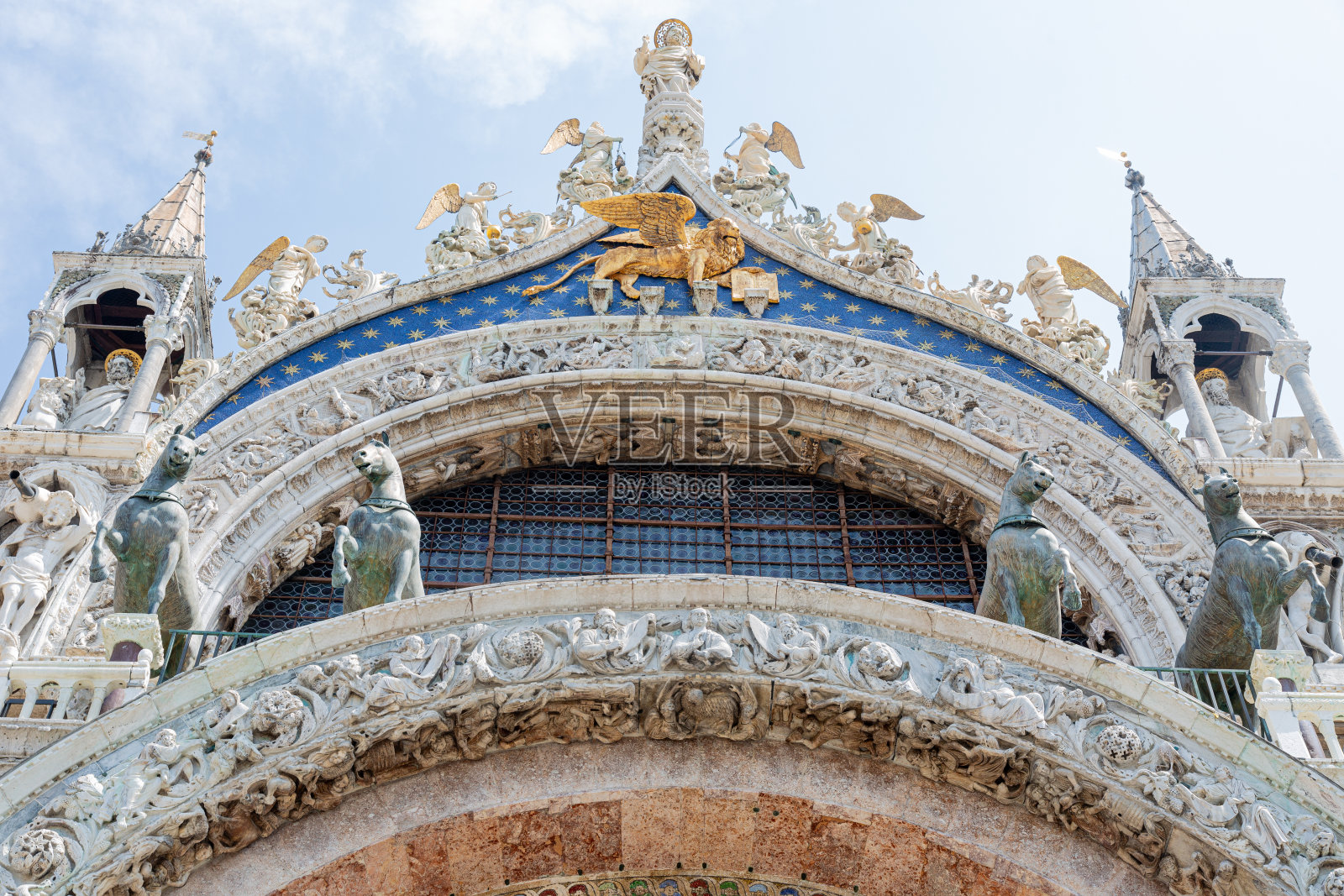 威尼斯圣马可大教堂外立面的细节照片摄影图片