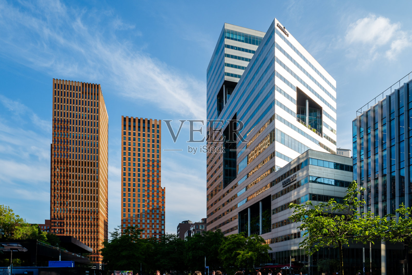 位于荷兰阿姆斯特丹市金融中心的玻璃塔楼被称为“南轴线”。照片摄影图片