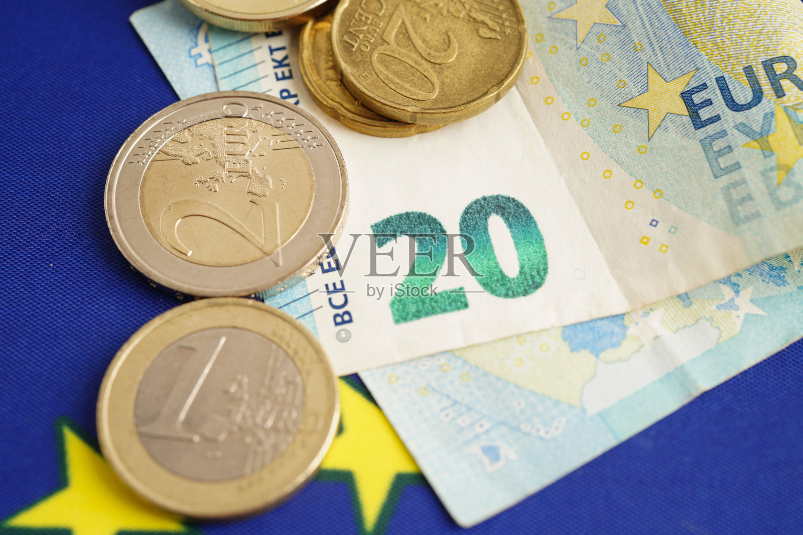 欧元纸币与硬币货币经济金融外汇贸易投资。照片摄影图片