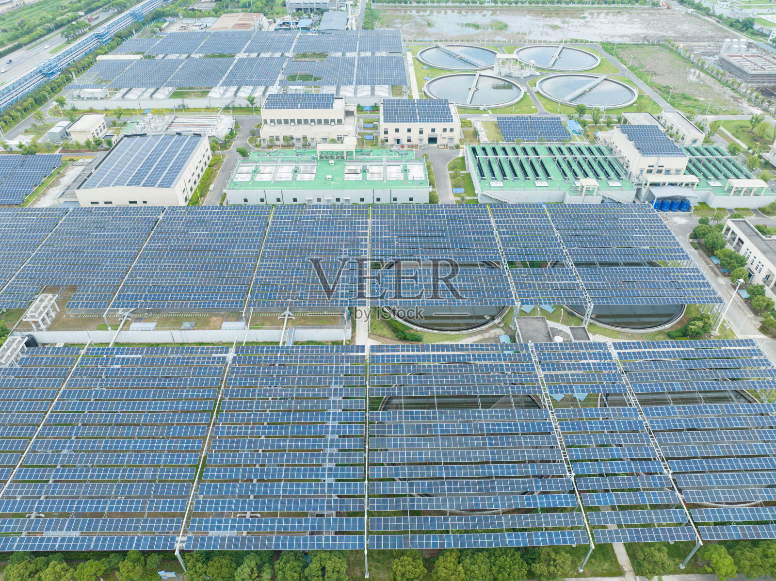 污水处理厂太阳能发电照片摄影图片