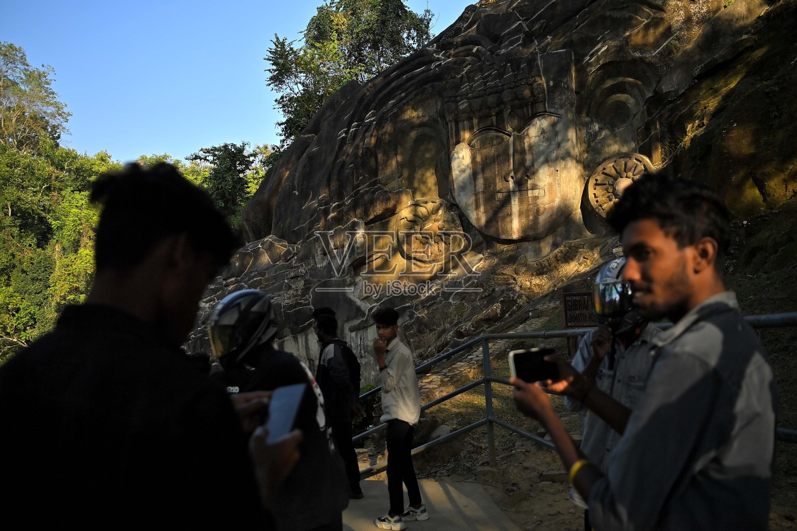 乌纳科蒂，岩石切割浮雕。照片摄影图片