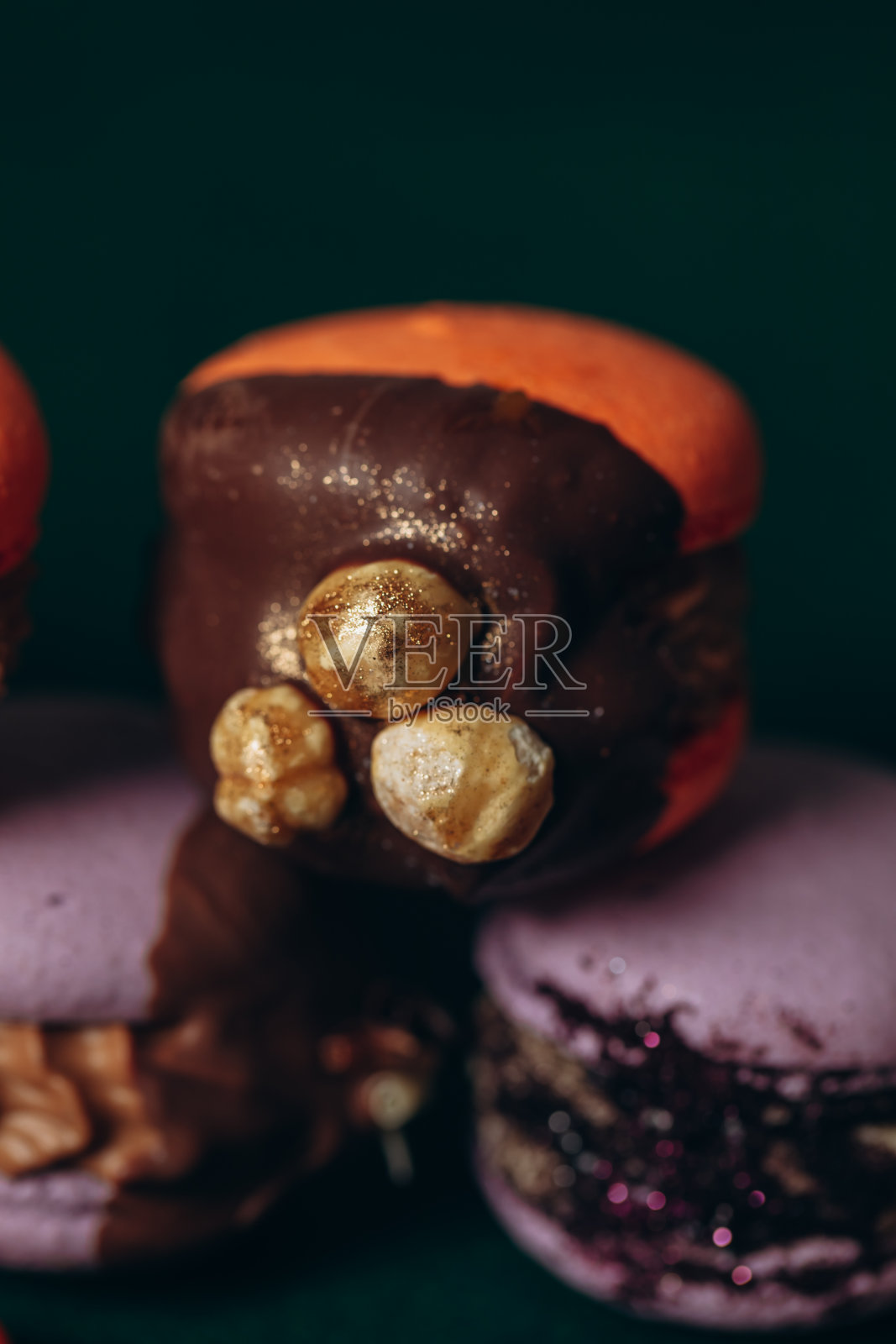 一套彩色的马卡龙，甜点照片摄影图片