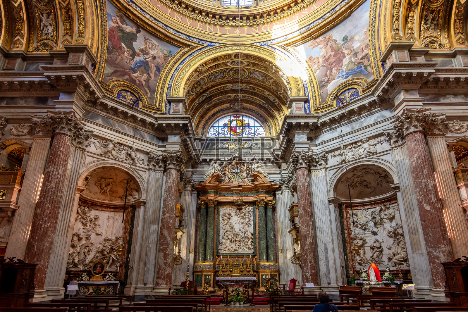 意大利罗马纳沃纳广场上的圣阿格内教堂内饰照片摄影图片