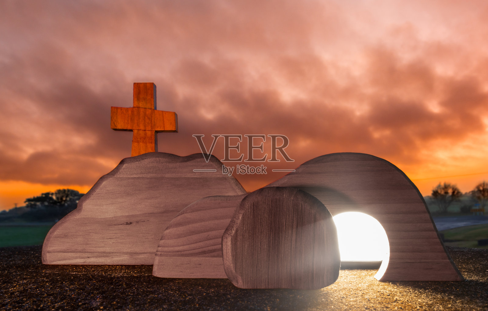 灰色的坟墓黎明阴暗的天空照片摄影图片