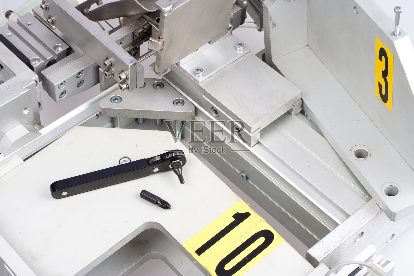 螺丝刀、螺丝、螺母。工业设备配套照片摄影图片