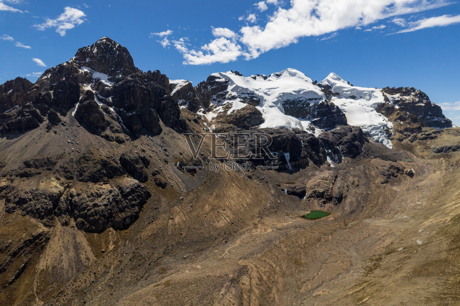 安卡什地区安第斯山脉的景色。照片摄影图片