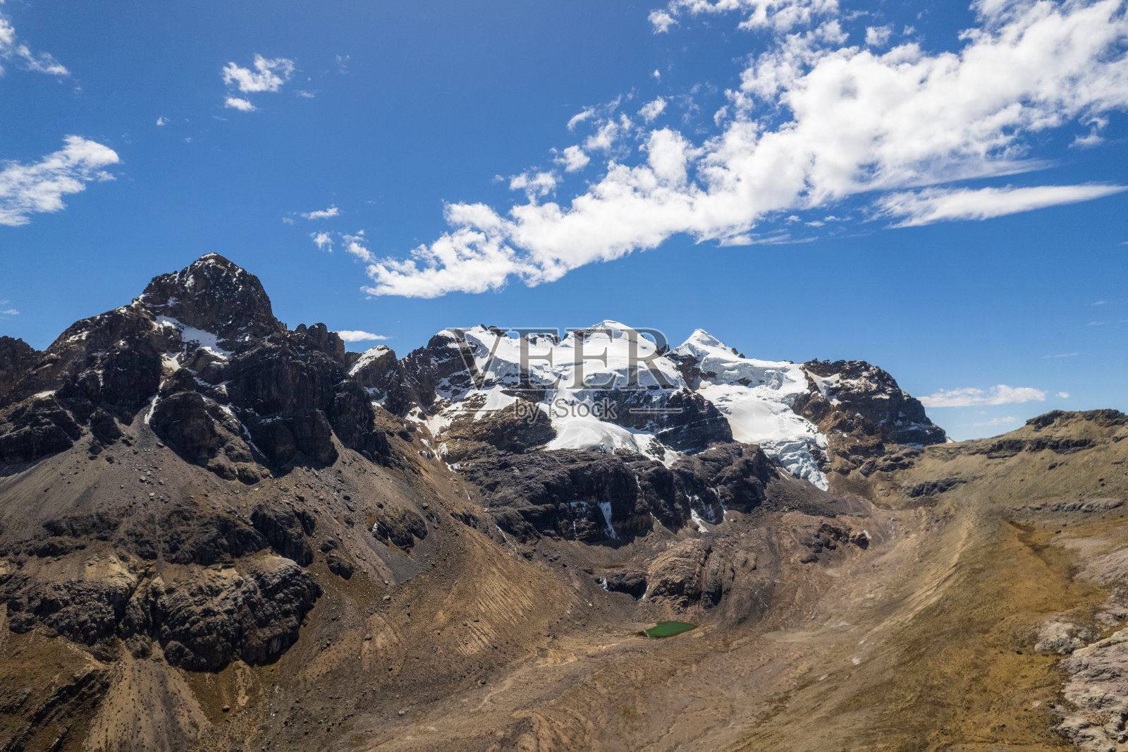 安卡什地区安第斯山脉的景色。照片摄影图片