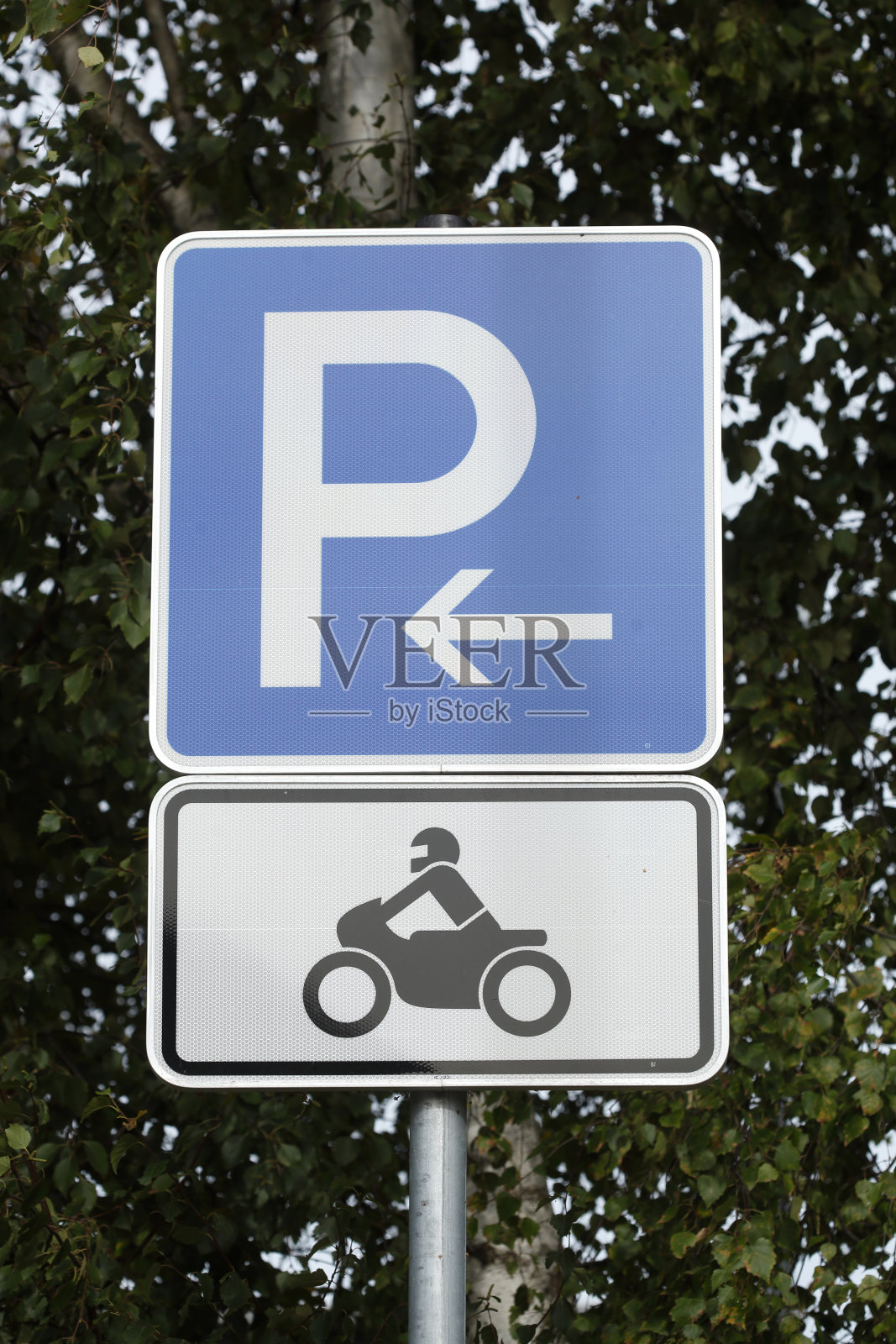 交通标志摩托车停车场照片摄影图片