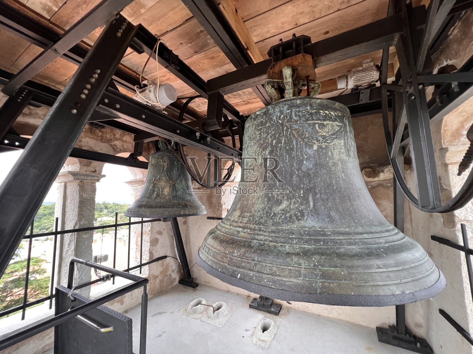 拉宾位于伊斯特拉东部海岸的克罗地亚老城区，靠近亚得里亚海的拉巴克普拉和奥帕蒂亚照片摄影图片