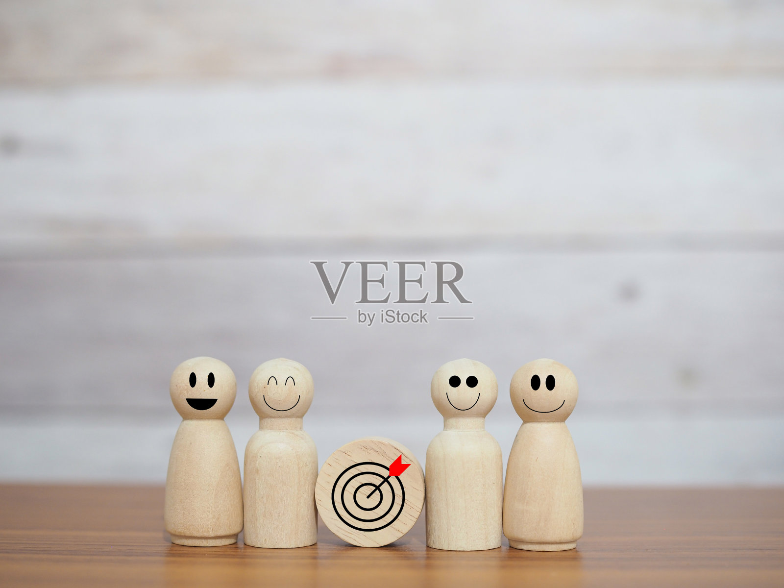 木制人物和木块与业务战略图标，行动计划和业务流程管理理念。照片摄影图片