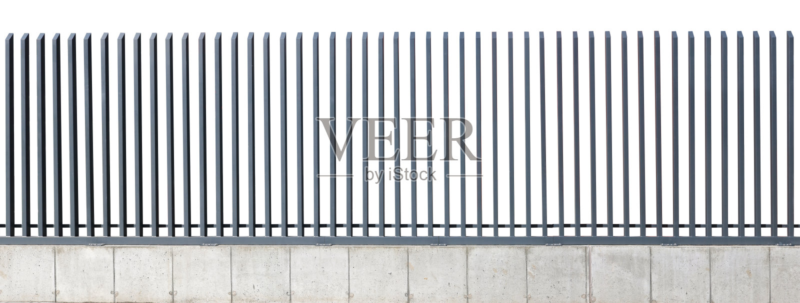 在混凝土基础上用钢筋制成的长栅栏照片摄影图片
