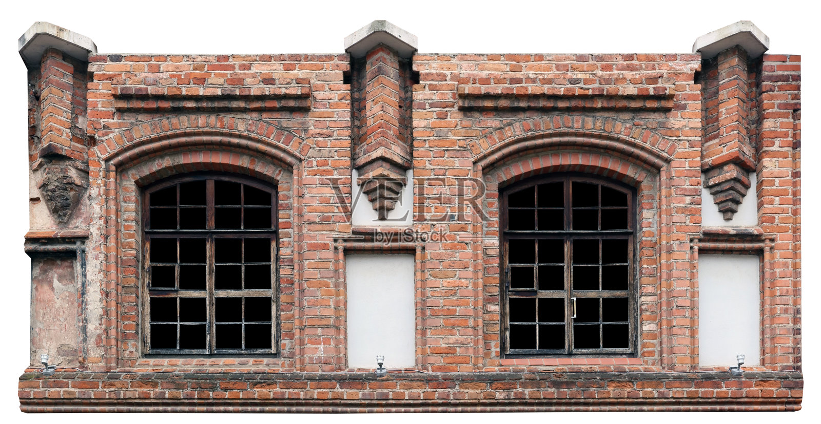 一座古老的红砖建筑的碎片，拱形的窗户是孤立的照片摄影图片