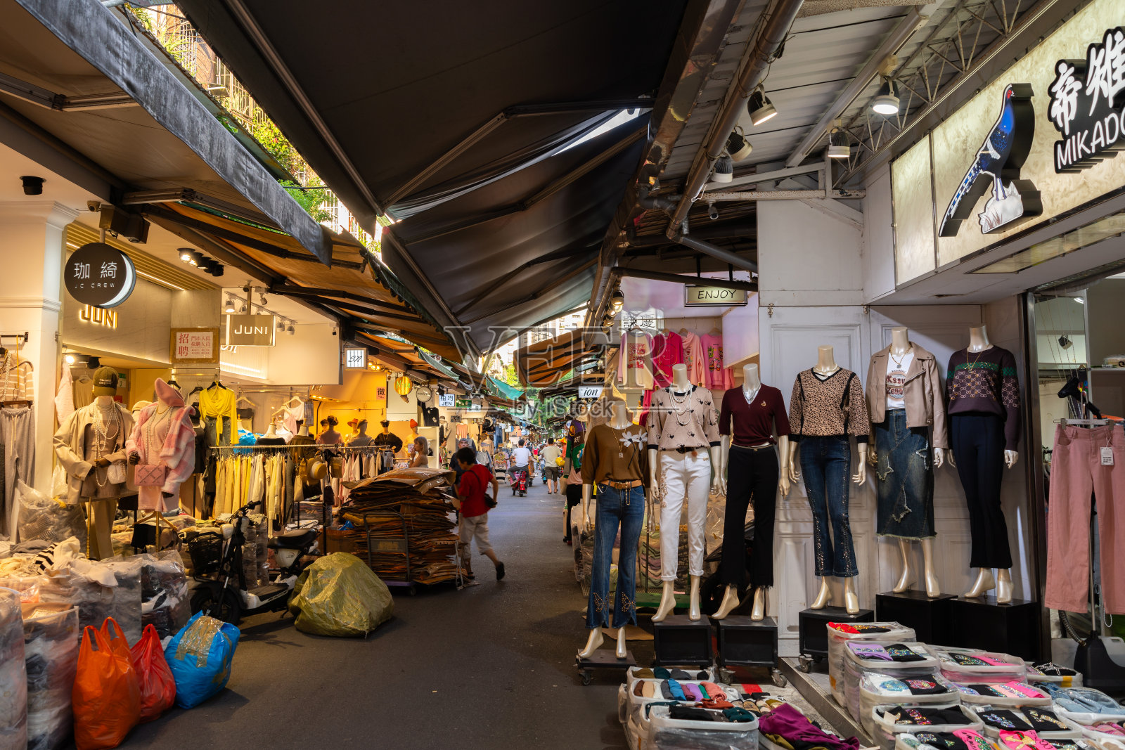 台湾台北市五分铺购物区服装店街照片摄影图片