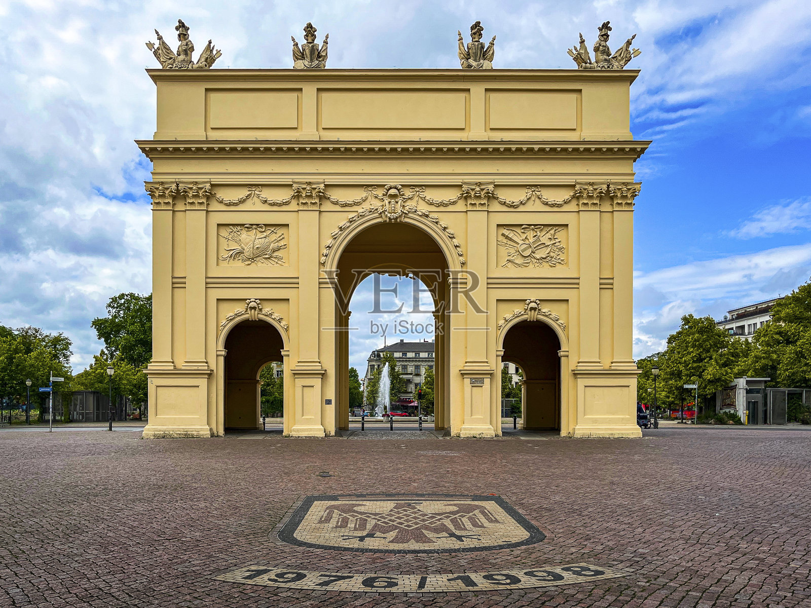 波茨坦的勃兰登堡门照片摄影图片