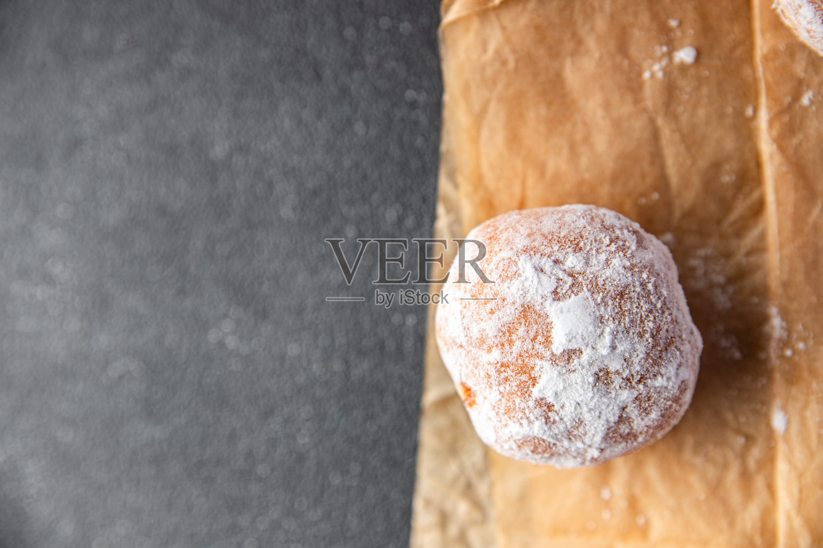 甜甜圈填充糖粉巧克力填充新鲜烹饪开胃菜餐食品小吃在桌子上复制空间食品背景质朴照片摄影图片