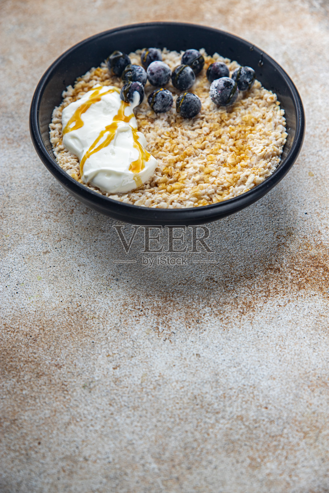 燕麦与浆果健康早餐粥新鲜烹饪开胃餐餐食品小吃在桌子上复制空间食品背景照片摄影图片