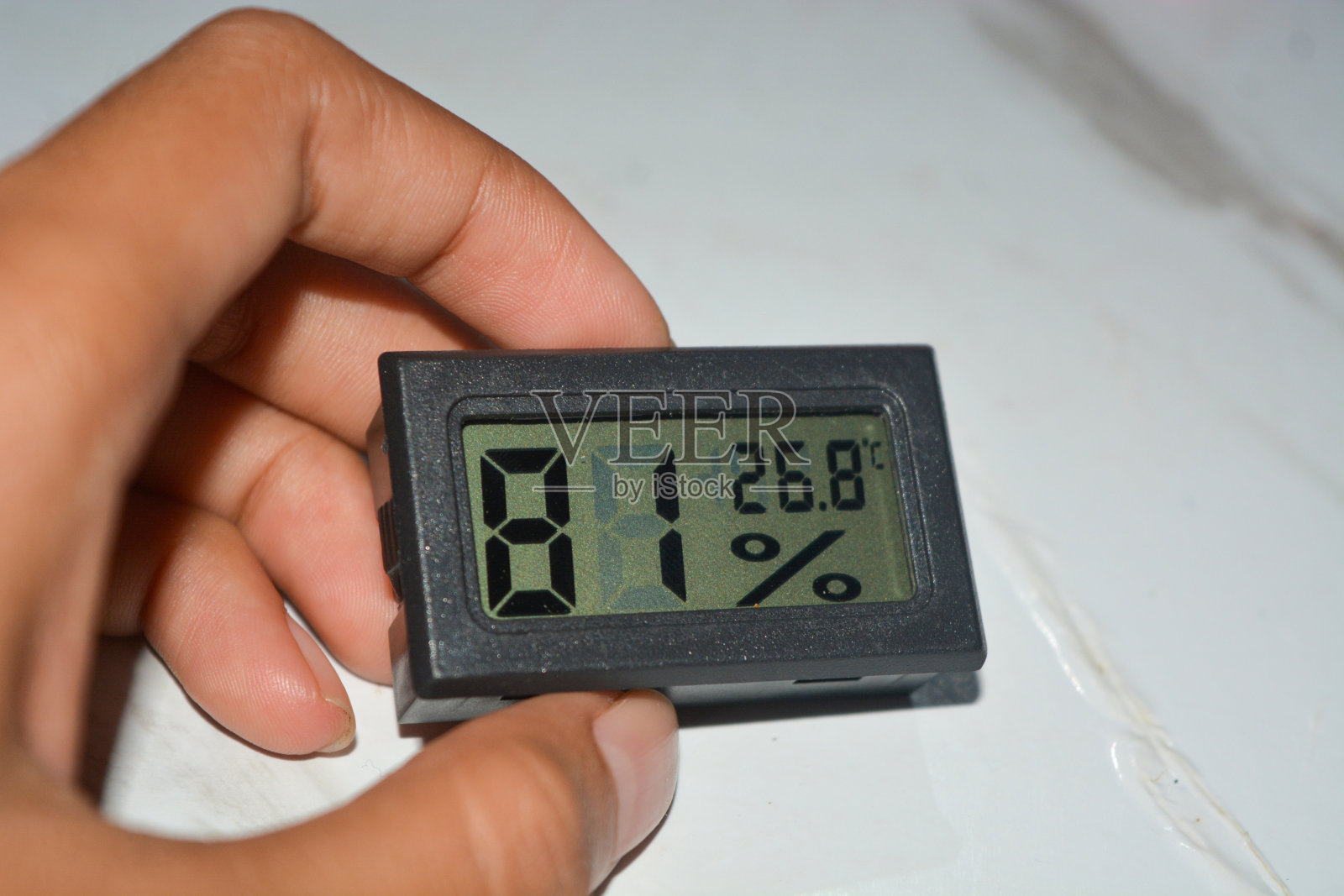 测量空气温度的仪器。照片摄影图片