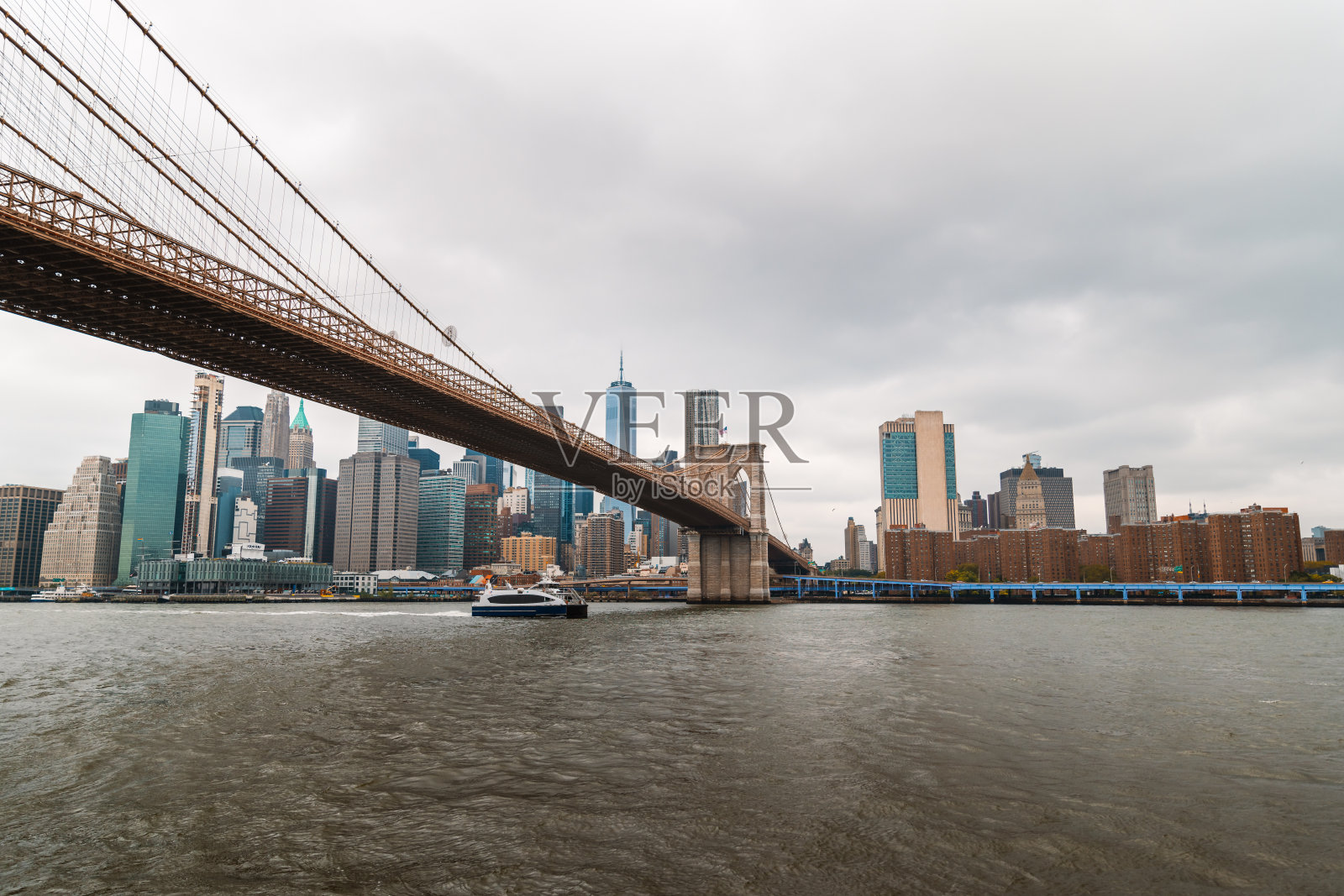 著名的纽约市中心的天际线，布鲁克林大桥和曼哈顿，纽约市-股票照片照片摄影图片