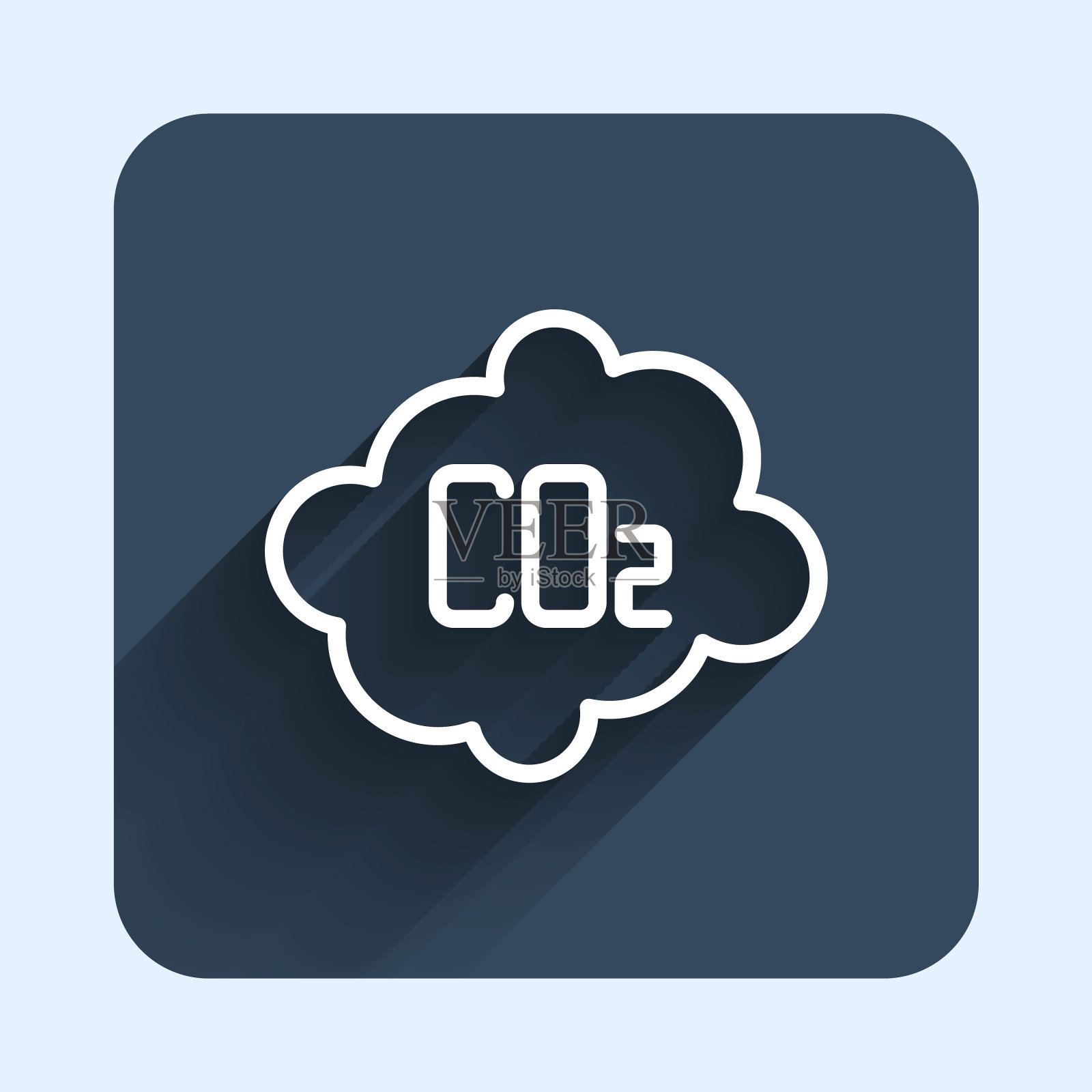 白线二氧化碳排放量在云图标隔离与长阴影背景。二氧化碳公式，雾霾污染概念，环境概念。蓝色方形按钮。向量插画图片素材