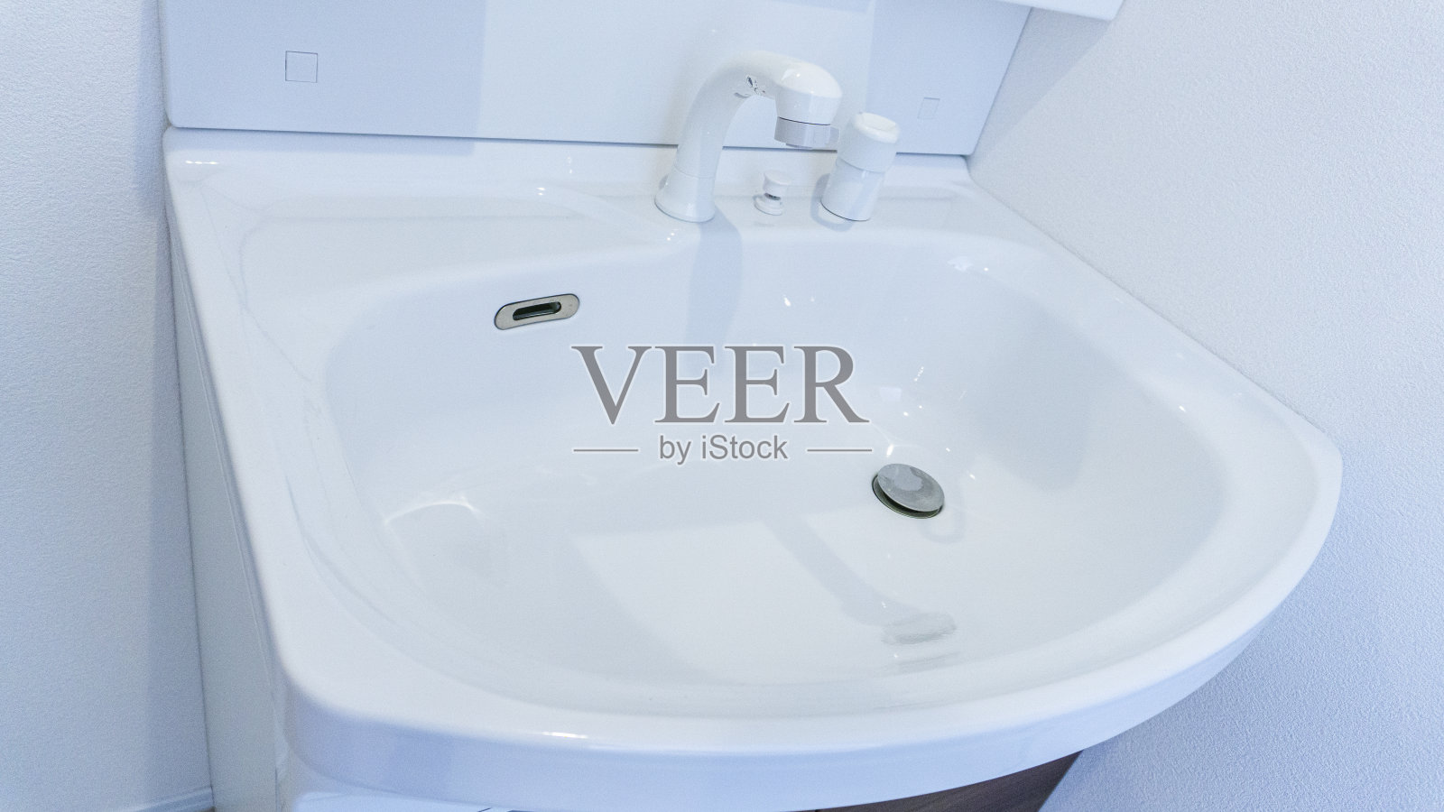 新房子里的新脸盆照片摄影图片