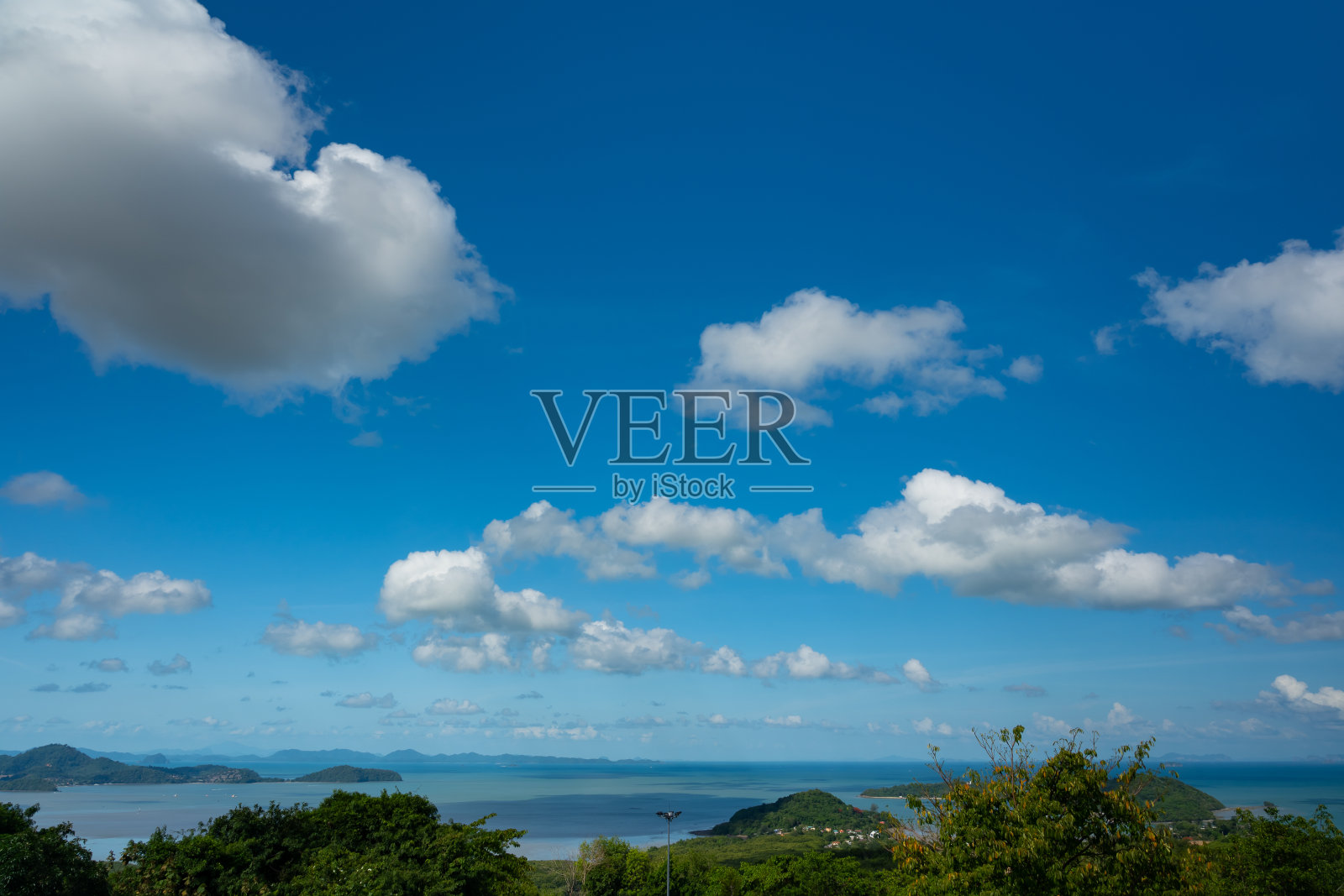 热带海景观蓝天白云背景，夏季海沙滩背景照片摄影图片