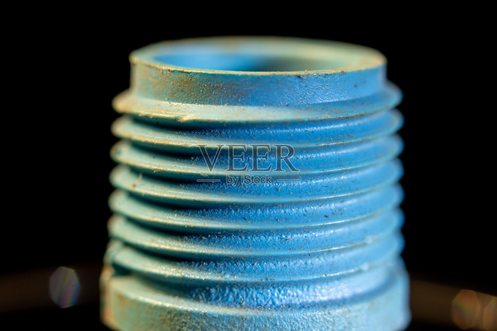 用微距镜头拍摄时的铁钉会让你看到惊人的细节。照片摄影图片