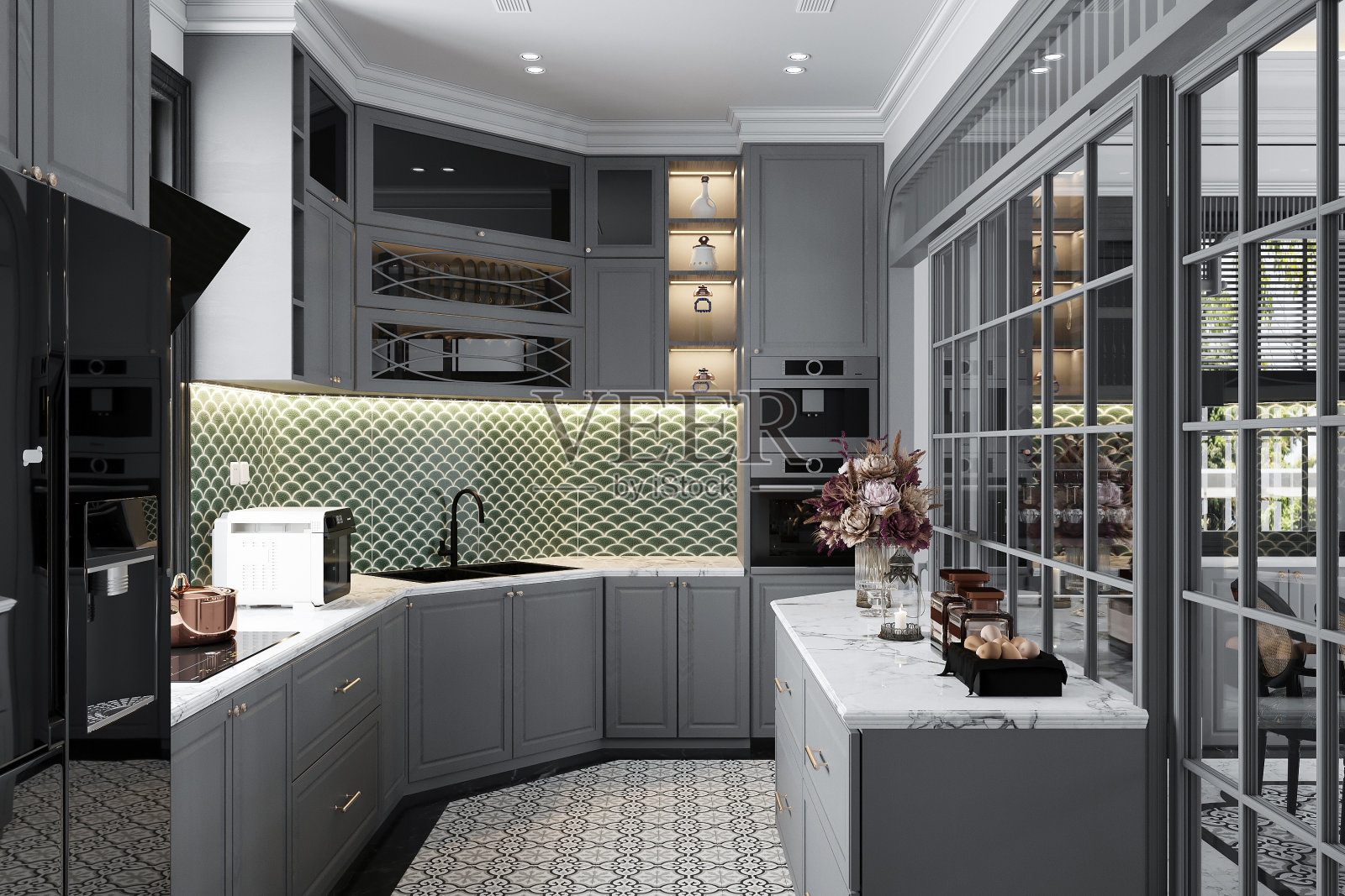 最小的光线斯堪的纳维亚厨房内部。带餐具的白色家具，带陶器的架子照片摄影图片