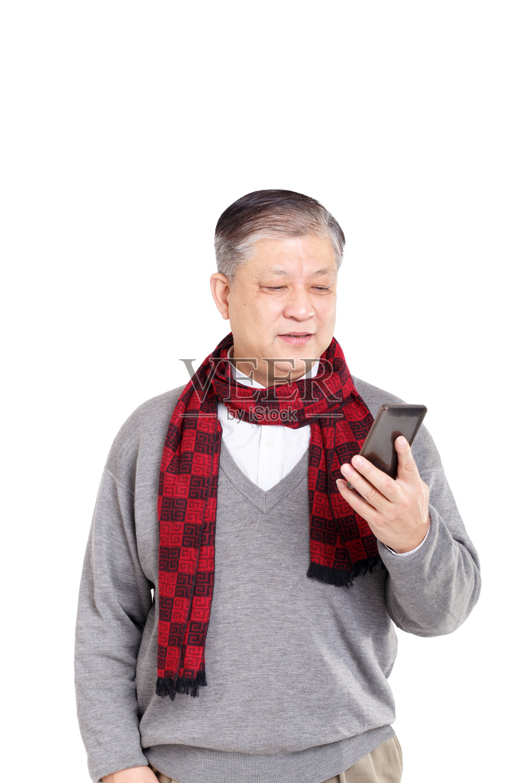 手拿手机的老年人照片摄影图片