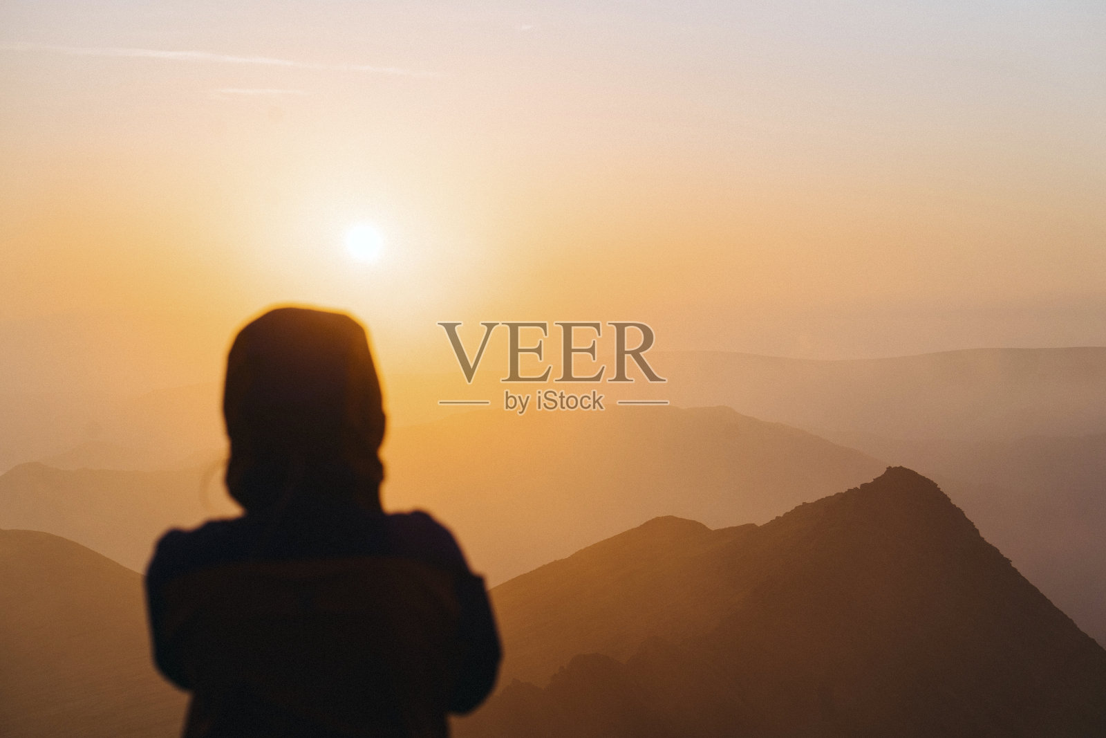 英格兰湖区赫尔维林山脉的日出景色照片摄影图片